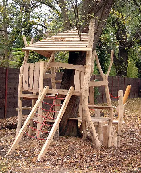 MAISON DANS LES ARBRES PETIT GARNEMENT SPIELART